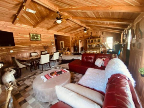 NEW! ENTIRE Luxury Cabin W/ Pool (Pet Friendly), Mabank